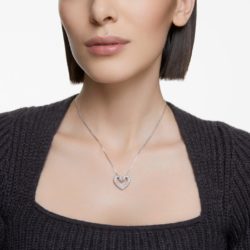 Una pendant 11