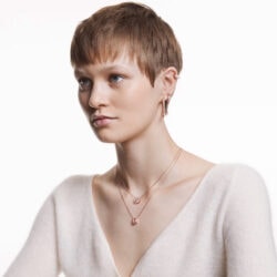 Una necklace 11