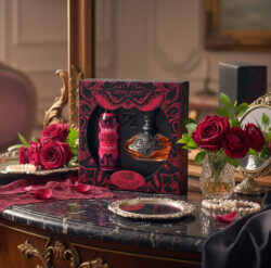 Alternative view of Guipure & Silk Gift Set